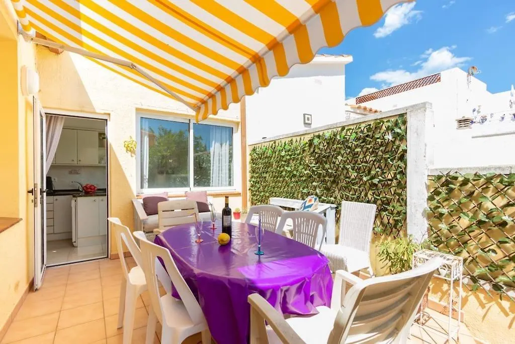 Villa CASA con PISCINA privada, CENTRO - WIFI Ampuriabrava