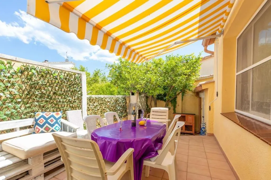 Сasa de vacaciones Villa CASA con PISCINA privada, CENTRO - WIFI Ampuriabrava