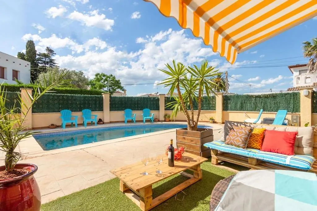 Villa CASA con PISCINA privada, CENTRO - WIFI Ampuriabrava