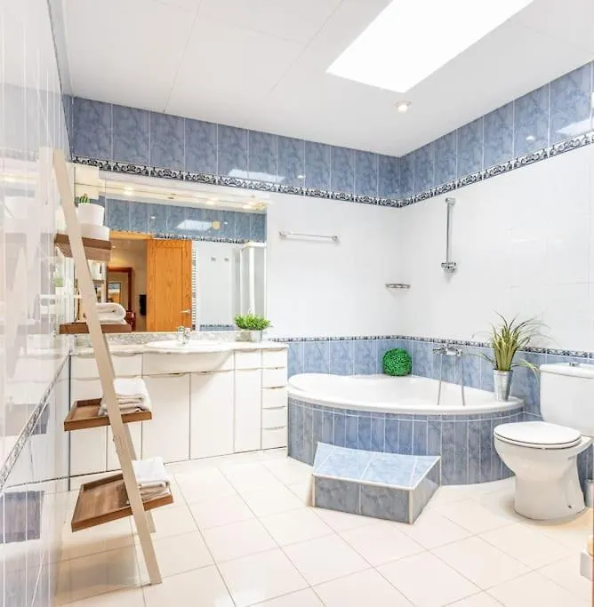 Villa CASA con PISCINA privada, CENTRO - WIFI Ampuriabrava